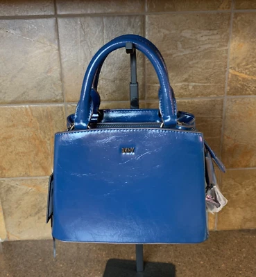 Bolso de mano pequeño DKNY Paige azul con correa convertible Foto 1 de 4