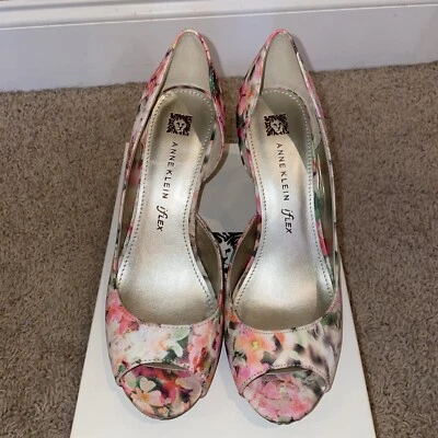 BOMBAS ANNE KLEIN ROSA FLORAL iFLEX PEEP TOE TALLA 8.5 TELA Foto 1 de 4