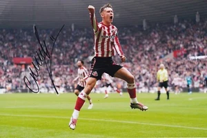 Football - Chris Rigg - Hand Signed 12x8 Inch Photograph - Sunderland - COA - Picture 1 of 1