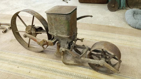 Planet Jr #4 Seeder Garden Planter All Metal And Cast Iron Cover