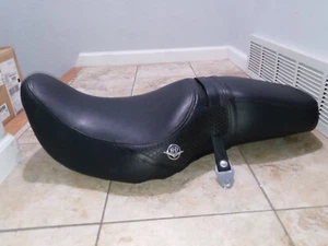 1997-2007 Harley OEM Road King Touring seat Street Glide seat 2001 2002 2003 98 - Picture 1 of 5