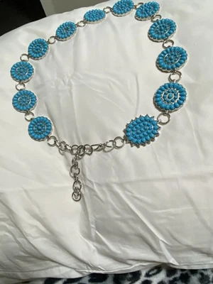 Cinturón aspecto turquesa con metal tono plata Foto 1 de 4