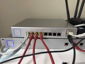 Ubiquiti UniFi US-8-150W PoE Switch - Photo 1/2
