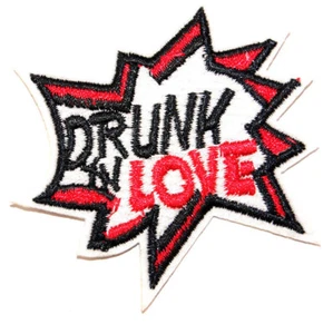 ÉCUSSON PATCH THERMOCOLLANT DRUNK IN LOVE MULTICOLORE FUN CUSTOM ÉMOJI MODE - Picture 1 of 1