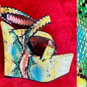 SCENE Fabulous Sky-High Retro Pin-Up REGENBOGEN Schlangenleder Plateau Heels Größe 6,5 - Bild 1 von 12