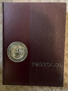 1967 Georgetown University Jahrbuch William "Bill" Clinton Junior Year Protocol - Bild 1 von 3
