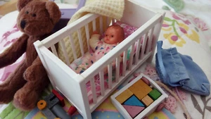 Dolls house nursery Cot, baby, quilt, bear, toy train, block wagon & babies bag - Picture 1 of 8