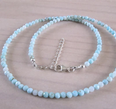 Gargantilla de cristal minimalista con cuentas de piedras preciosas naturales Larimar de 2 mm Foto 1 de 4