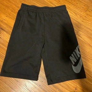 Nike sb shorts youth size L preloved - Picture 1 of 4