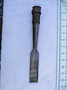 D.HEIGLY 1-1/4" WIDE WOOD CHISEL D.HEIGLY WOOD CHISEL HANDLE IS BEAT UP - Picture 1 of 14