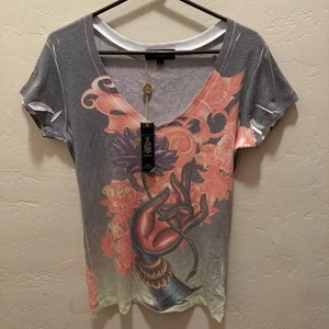 NEW Christian Audigier Los Angeles Hand/Flower V-Neck Top Women Large-“Tattoo” - Picture 1 of 14