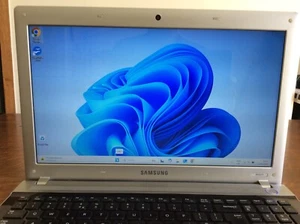 Samsung Laptop core I7 with Windows11 WiFi DVD 15.6" screen 128 GB SSD RV511 - Picture 1 of 12