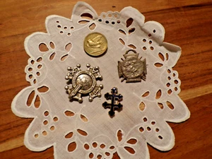Lot de 4 broches différentes métal - Picture 1 of 6