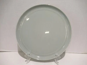 New Crate & Barrel Green Dinner Plate Aaron Probyn 10.5" - Picture 1 of 4