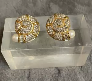 VTG Ciner Earrings Signed Pave Crystal & Pearl Snail Design Clip Earring Vintage - Picture 1 of 10
