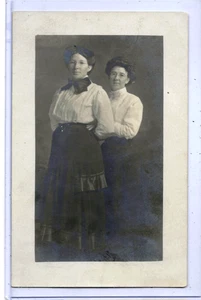 Real Photo Postcard RPPC - Two Affectionate Women Possible Lesbian Interest - Imagen 1 de 2