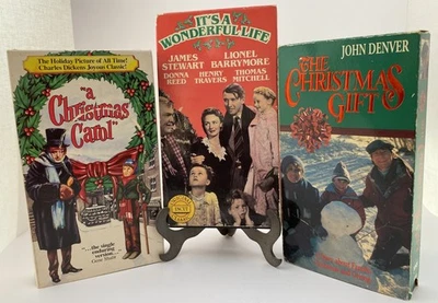 Lot 3 Christmas VHS Movies A Christmas Carol 1951 It's A Wonderful Life 1946 + - Image 1 of 4