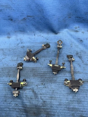 01-05 Lexus IS300 Correa de puerta Comprobación Bisagra Tope Juego OEM Puerta Jamba Foto 1 de 4