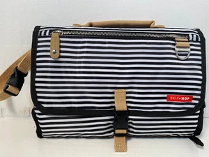 Skip Hop Pronto Diaper Clutch Changing Station Black & White Stripes - Picture 1 of 3