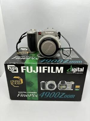 Fuji Fujifilm FinePix 4900 Zoom Digital Kamera Bridgekamera Silber  6x opt. Zoom - Bild 1 von 4