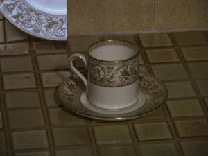 Wedgwood Florentine - Dorado (W4219) - Lata de café / Platillo - Imagen 1 de 2