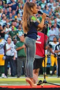 Sexy Singer Ariana Grande Perfect Legs 4x6 photograph HOT!!! - Picture 1 of 1