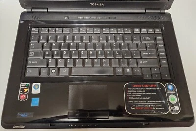 Toshiba Satellite L305D-S5934 para piezas/no funciona sin disco duro ni adaptador de CA Foto 1 de 4