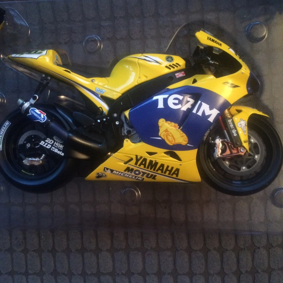 MINICHAMPS 122 063046 YAMAHA YZR-M1  Code 3 French Gp conversion - Image 1 of 4