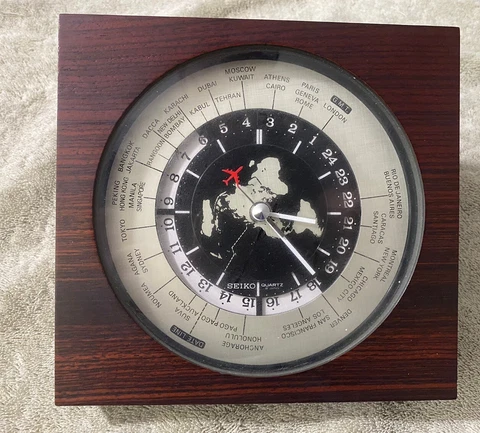 VINTAGE SEIKO WORLD QUARTZ DESK MANTLE CLOCK WOOD FRAME NICE CONDITION WORKS Cover