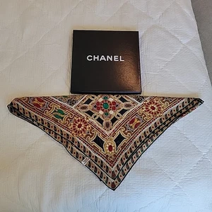 Bufanda cuadrada vintage Chanel 100 % seda Seta Italia patrón de joyería multicolor - Imagen 1 de 7