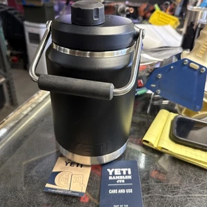 Yeti Rambler 1/2 Gallone Krug schwarz mit magnetischem Dock Deckel kostenloser Versand - Bild 1 von 6
