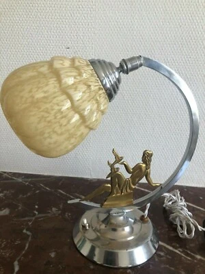 TRES BELLE LAMPE EPOQUE  ART DECO. Femme aux oiseaux - Photo 1/4