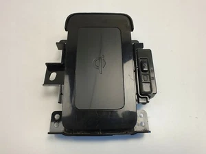 Toyota Prius IV 2017 wireless charger mobile Telefonladegerät 861C0-47010 * - Picture 1 of 2