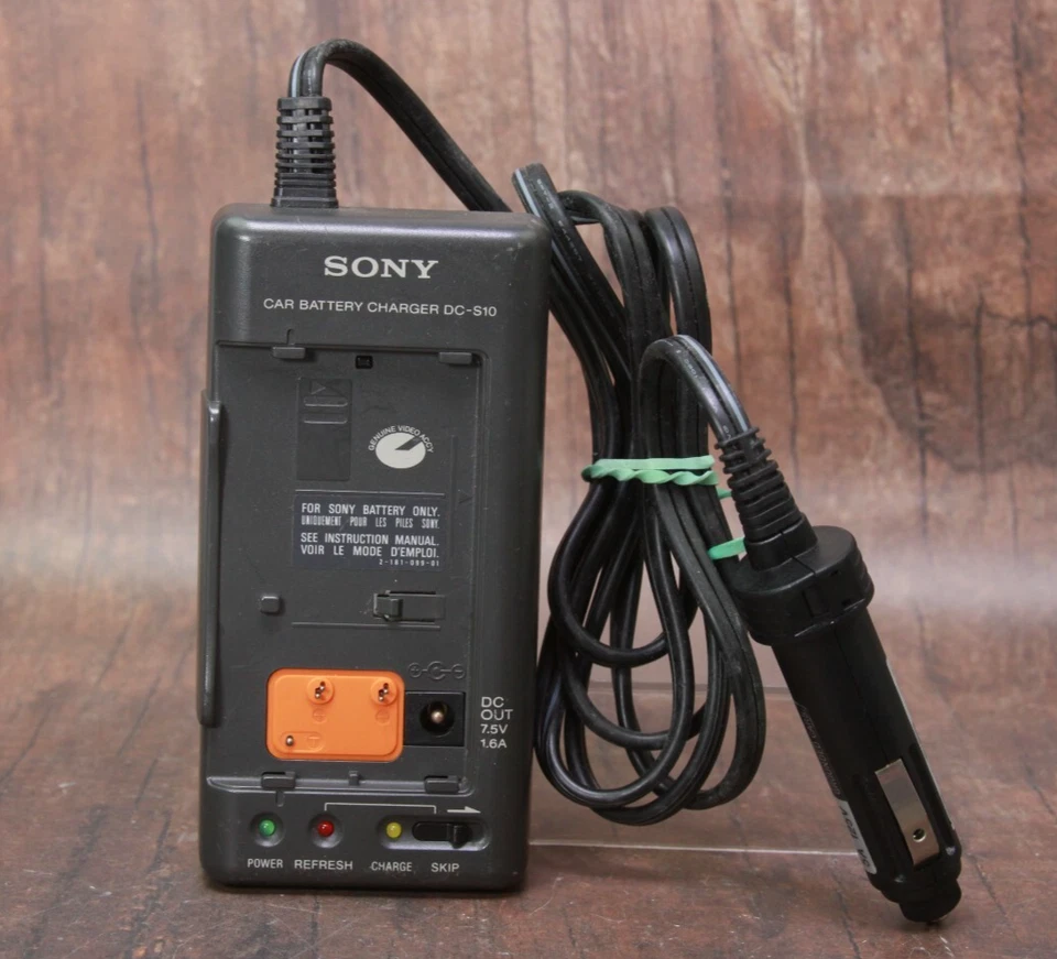 索尼车载电池充电器 DC-S10 适用于 8 毫米 Video8 摄像机 - 已测试 — 第 1/2 张图片