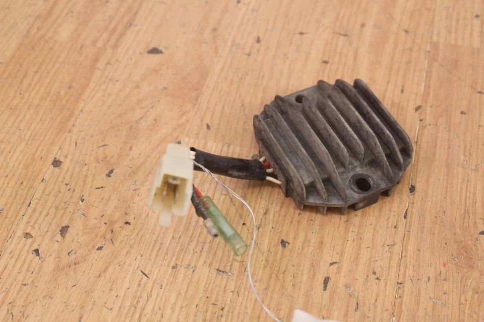 Yamaha Bear Tracker 250 1999 regulador de voltaje Foto 1 de 4