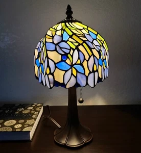 Tiffany Style Accent Stained Glass Table Lamp 15in Tall Violet Flower Motif - Picture 1 of 6