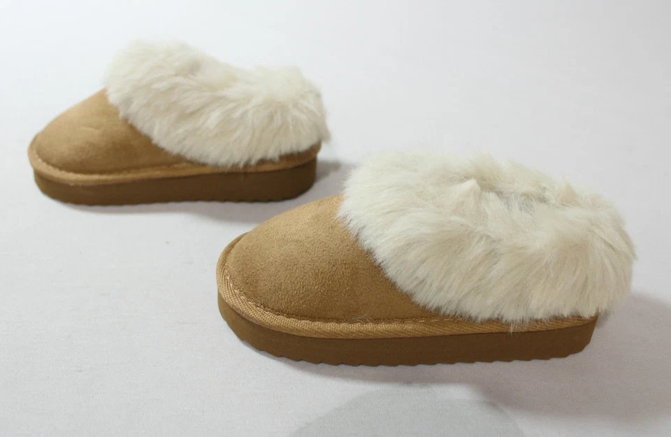 Zapatos sin cordones de peluche con plataforma para niñas pequeñas The Children's Place AC2 bronceado EE. UU.: 7 UE: 23,5 Foto 1 de 4