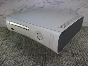 Microsoft Console Xbox 360 Originale "Fat" 20 GBHDD Bianca non legge giochi/funzionante - Foto 1 di 21