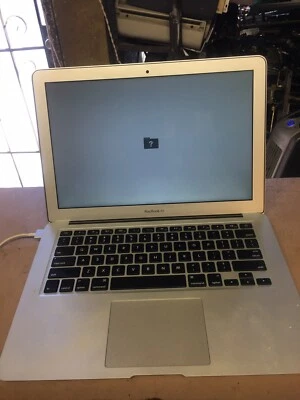 MacBook Air modelo A1466 funciona necesita disco duro Foto 1 de 4