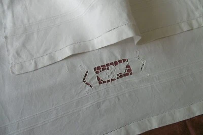 Beau rideau ou cache torchon en métis joliment BRODé - Photo 1/3