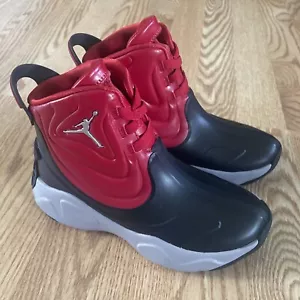 Stivali da pioggia Nike Jordan taglia 3Y a goccia 23 rossi neri CT5798-006 D1 allevati - Foto 1 di 4
