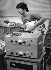 Riproduzione fotografica d'epoca - Paul McCartney Recording Session, 1968 - Foto 1 di 1