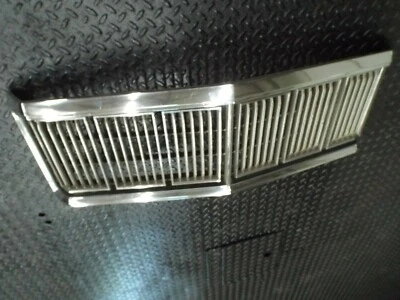 Parrilla de radiador 1975 1976 1977 1978 Mercury Grand Marquis/Colony Park 75 76 77 78 Foto 1 de 4