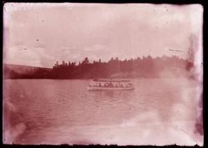 LATE 1800s or EARLY 1900s GLASS NEGATIVE, STEAM LAUNCH, A LITTLE LIGHT. - Picture 1 of 2