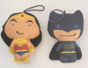 League of Super Pets - Batman & Wonder Woman - McDonald's Happy Meal Plush 3.5" - Bild 1 von 3