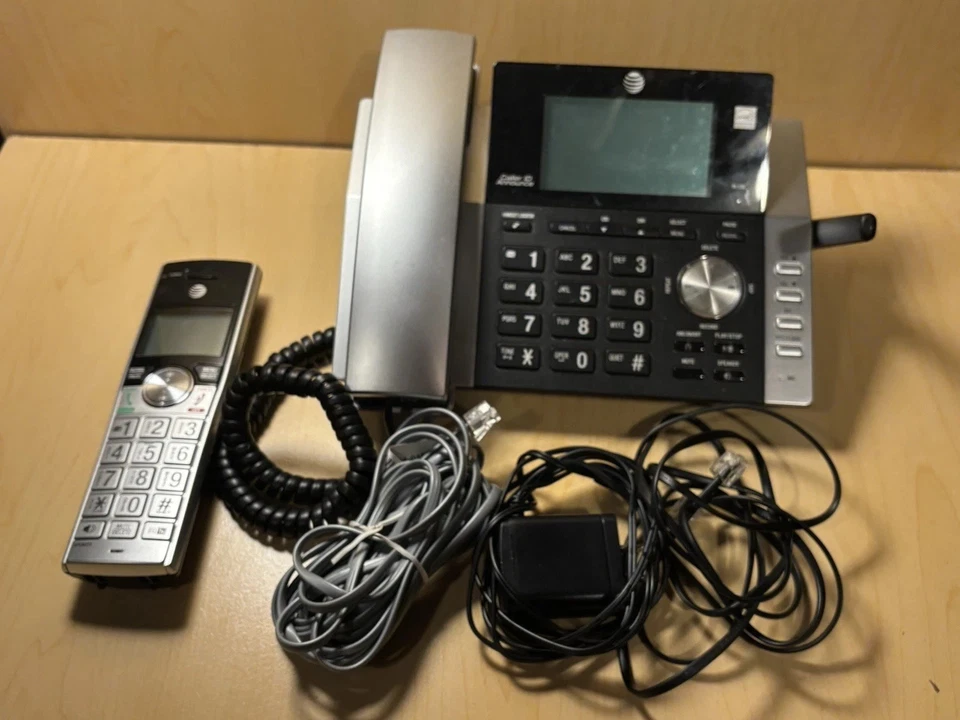 Paquete de 2 teléfonos AT&T EnergyStar con cables CL84115 Foto 1 de 2