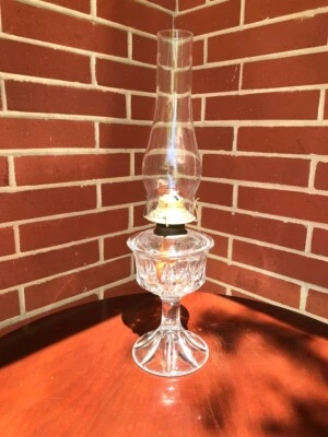 11 inch tall  Antique Duncan Miller Quarter Block Oil Lamp - Image 1 of 4