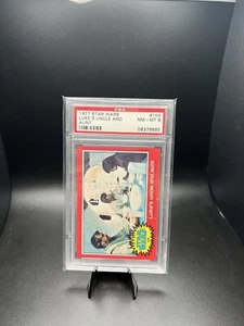 1977 Topps Star Wars #104 Lo zio e la zia di Luke PSA 8 Una nuova speranza serie rossa  - Foto 1 di 2