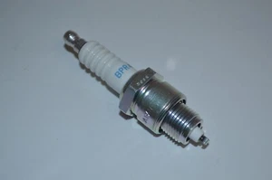 Kubota Generators | NGK Resistor Spark Plug | BPR4HS | 7823 - Bild 1 von 3
