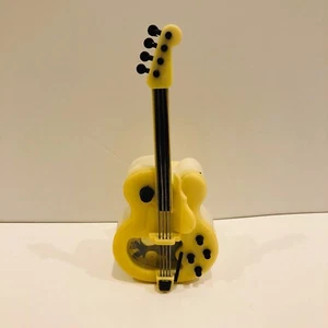 Chitarra musicale in plastica non funzionante - Foto 1 di 6